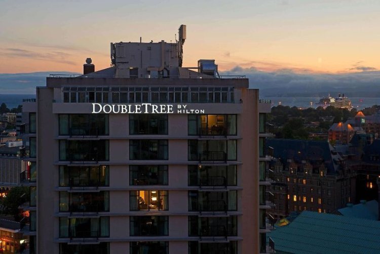 DoubleTree by Hilton Hotel & Suites Victoria