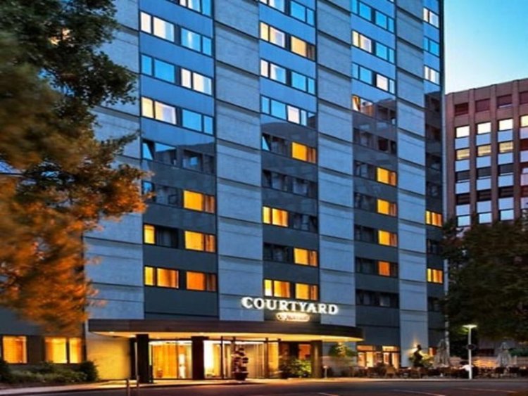 Courtyard Düsseldorf Seestern