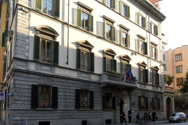 De La Pace, Sure Hotel Collection by Best Western
