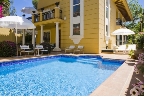 BYPILLOW Villa Lorena
