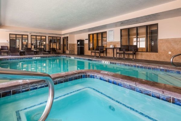 Best Western Plus Airport Inn & Suites