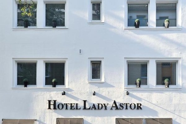 Sir & Lady Astor