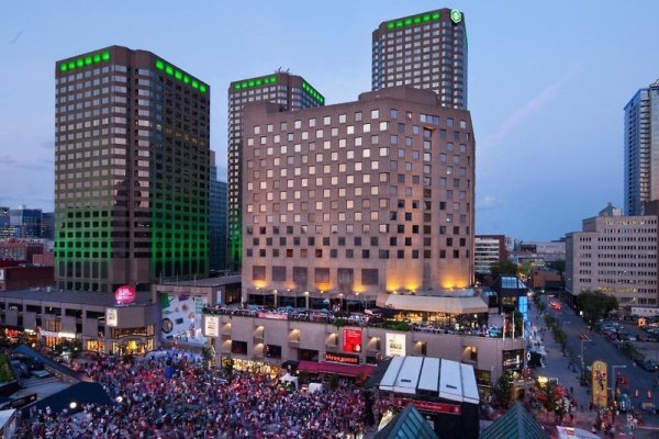 DoubleTree by Hilton Montreal 