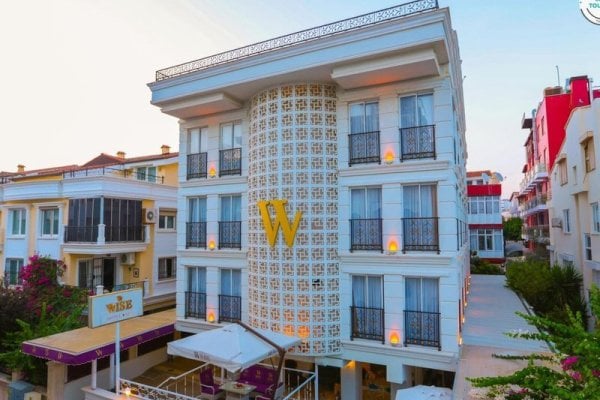 Wise Hotel & Spa