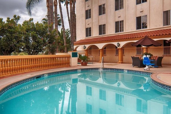 Hampton Inn & Suites Santa Ana/Orange County Airport