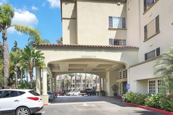 Hampton Inn & Suites Santa Ana/Orange County Airport