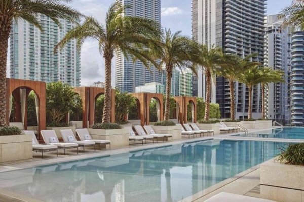 SLS LUX Brickell