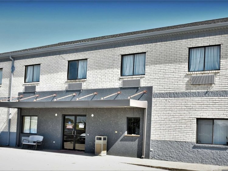 Super 8 by Wyndham Beaumont/I-10 S