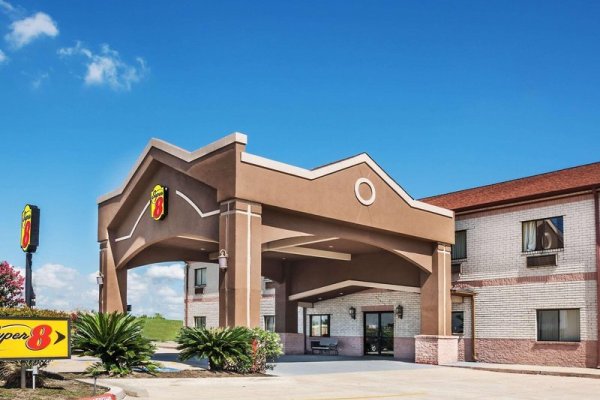 Super 8 by Wyndham Beaumont/I-10 S