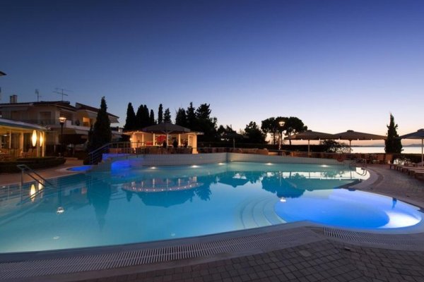 Poseidon Palace & Studios Apartments