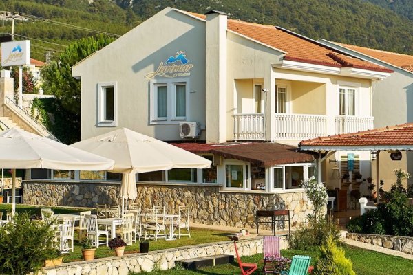 Larimar Suite Hotel