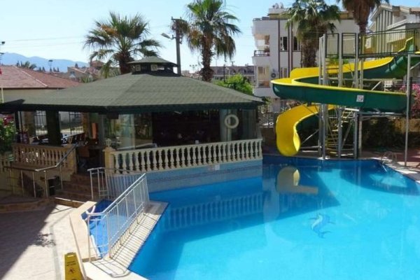 Maxwell Holiday Club