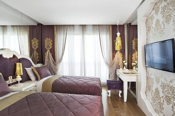 La Boutique Hotel & Suites