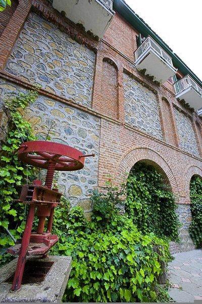 New Helvetia Hotel