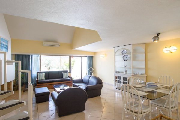 Moura Golf Village