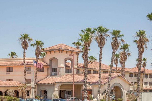 Ramada Barstow