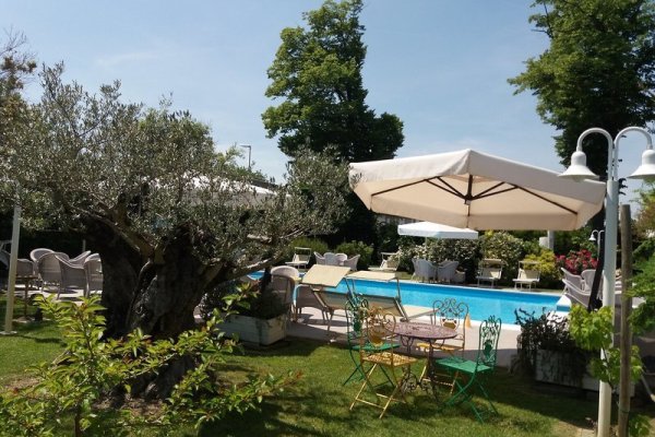 Relais Villa Roncuzzi