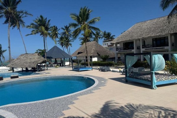 Zanzinite Beach Spa Hotel