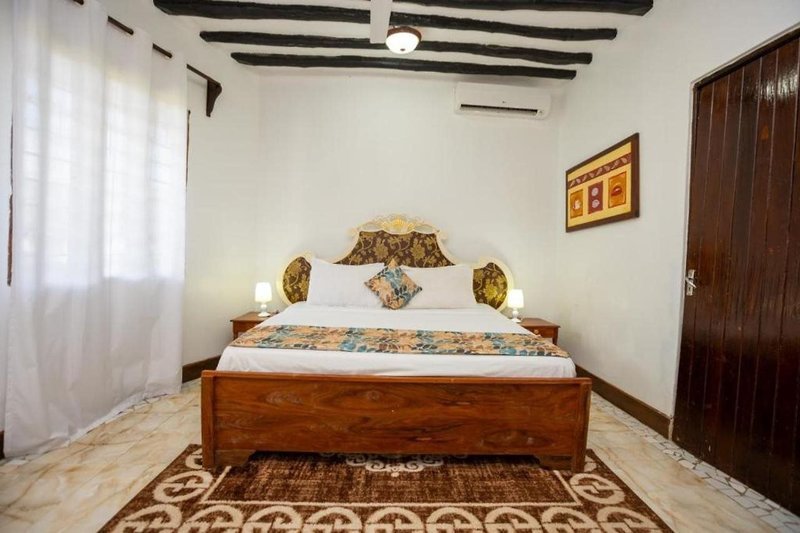 Zanzinite Beach Spa Hotel