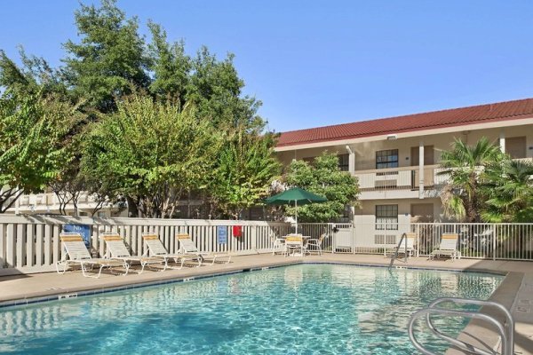 Baymont Inn & Suites Longview