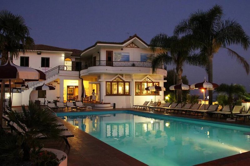 Hotel Baia Del Capo