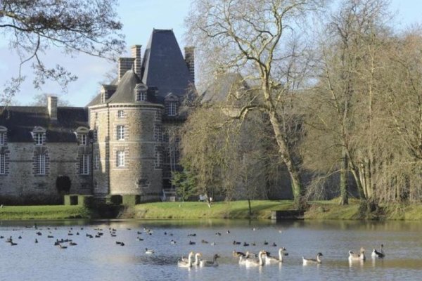 Chateau De Canisy