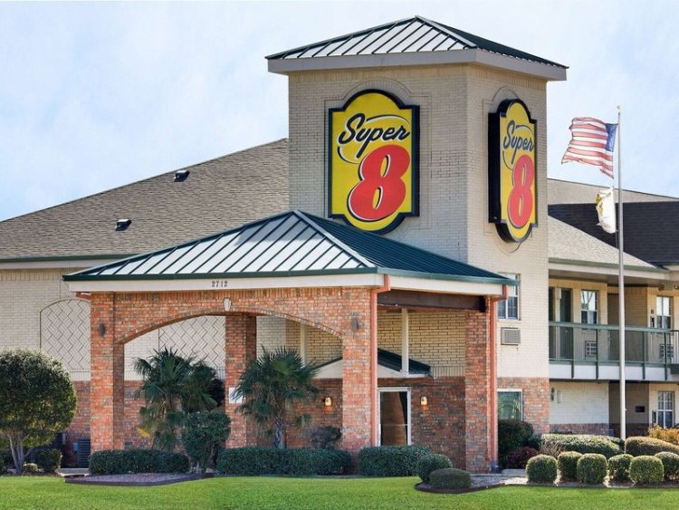 Super 8 Arlington SW