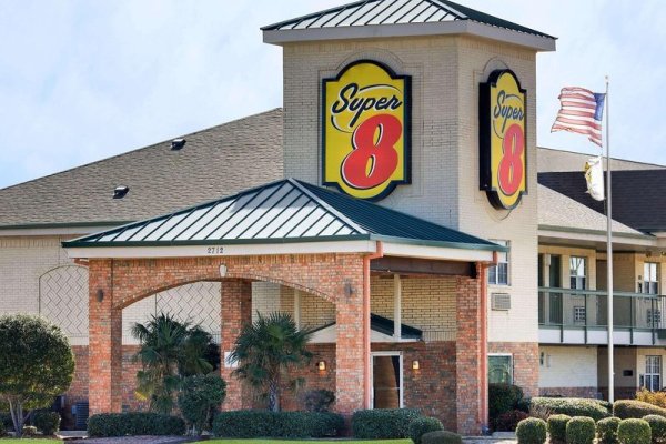 Super 8 Arlington SW