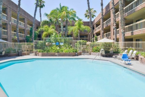 Best Western Plus Meridian Inn & Suites Anaheim - Orange