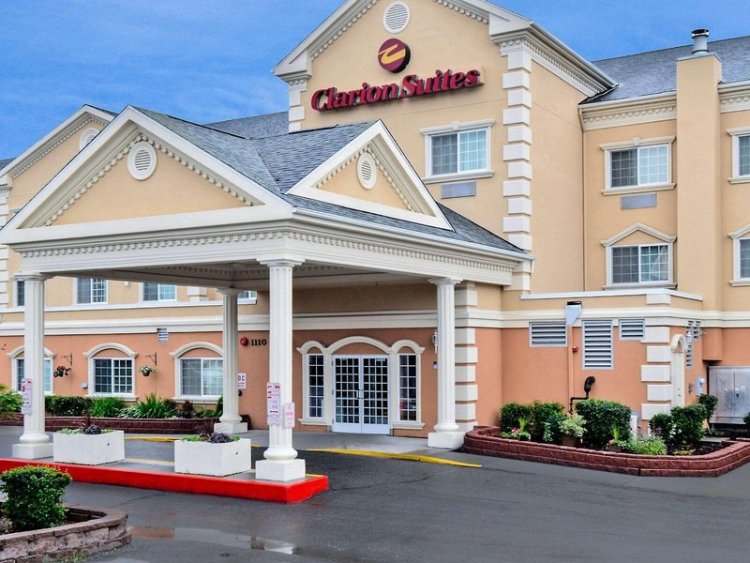 Clarion Suites Downtown