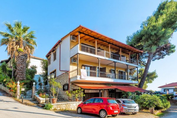 Xenios Karnagio Apartments