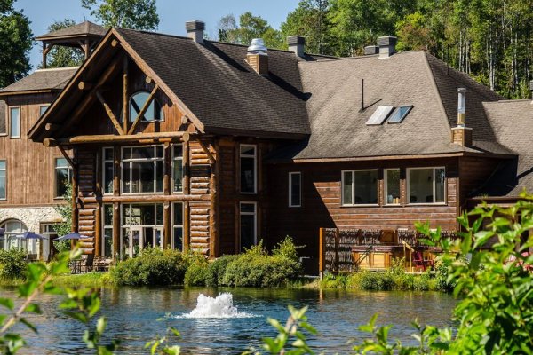 Hotel The Originals Auberge Du Lac Taureau