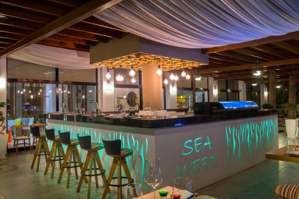 Cavo Maris Beach Hotel
