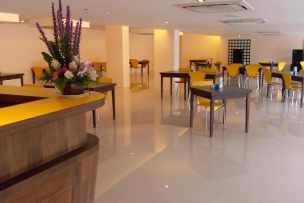 Mayflower Grande Hotel