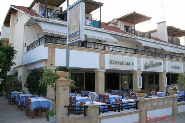 Montes Studios & Apartments