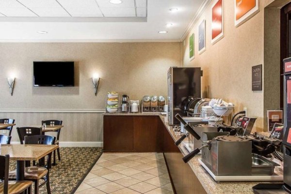 Quality Suites Freeport