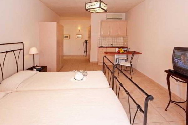 Lambrinos Suites