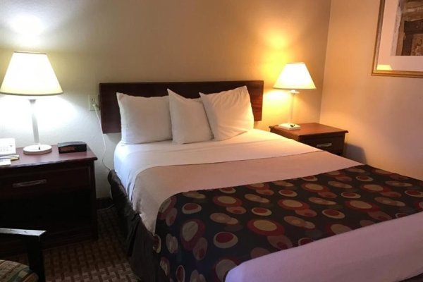 Days Inn Bloomington West