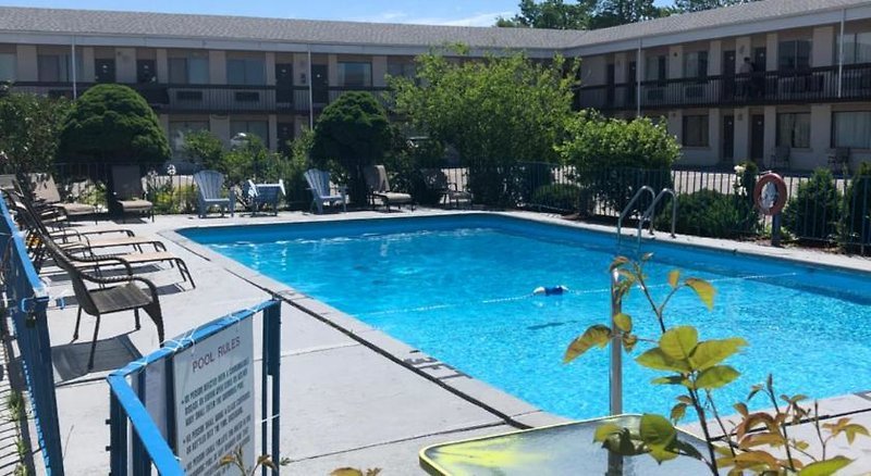Niagara Lodge & Suites