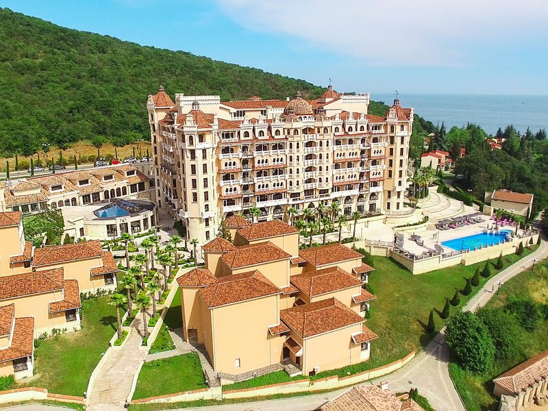 Royal Castle Design & Spa
