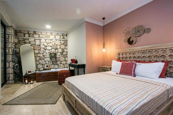 Noa's Boutique Hotel