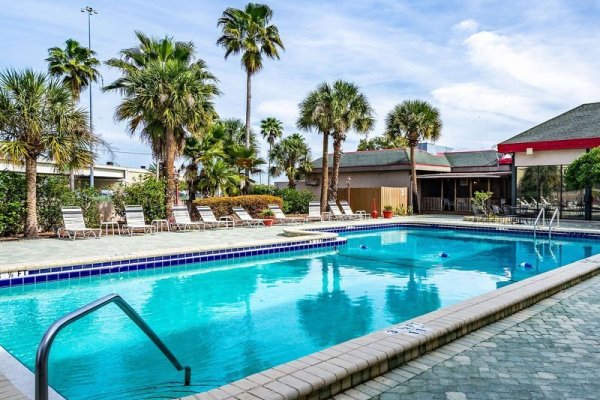 Ramada Lakeland Hotel