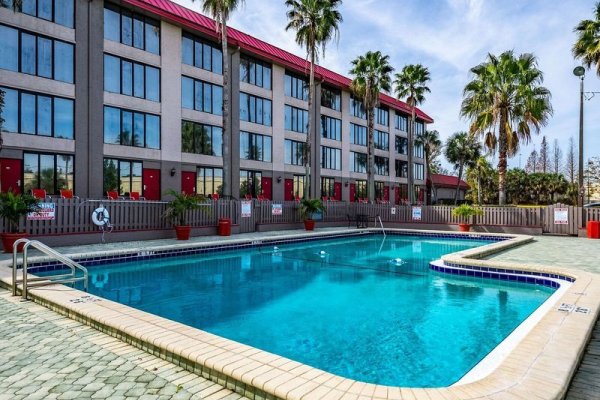 Ramada Lakeland Hotel