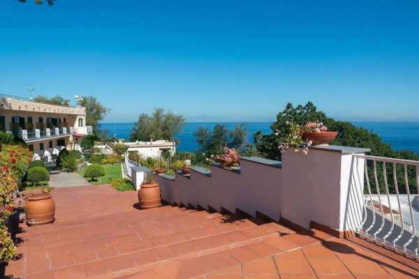 Hotel Villa Ireos