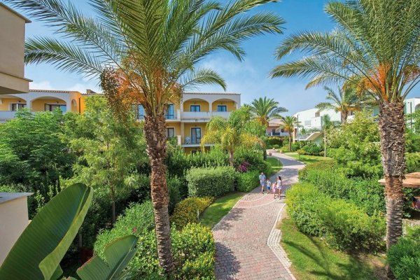 Serenusa Resort