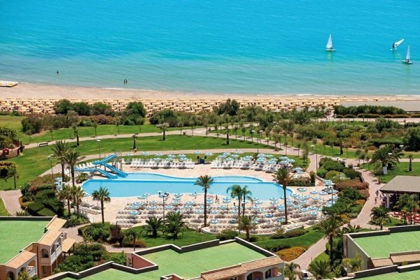 Serenusa Resort