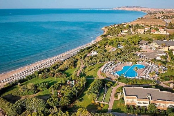 Serenusa Resort