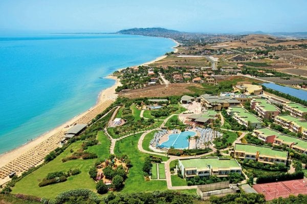 Serenusa Resort