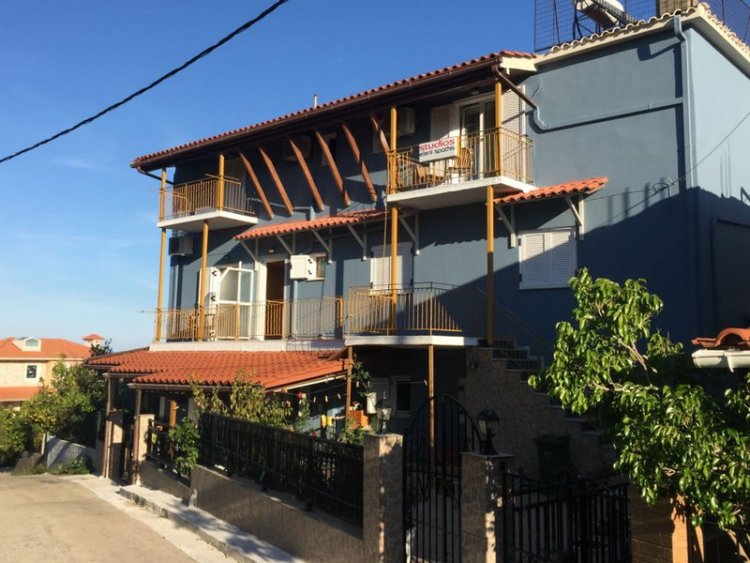 Helen's Studios & Apartments