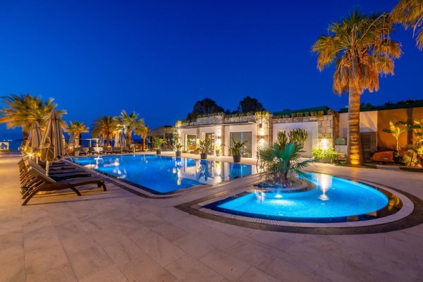Moyo Luxury Boutique Hotel & Beach